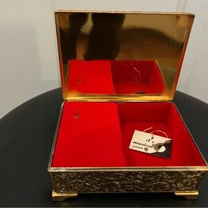 Schmid music box with art by Millet on top